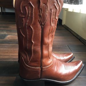 Beautiful Lucchese boots, women’s 8.5B, like new.
